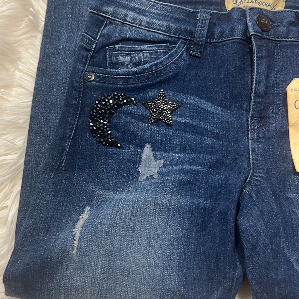 Democracy - Picture 3 of 8